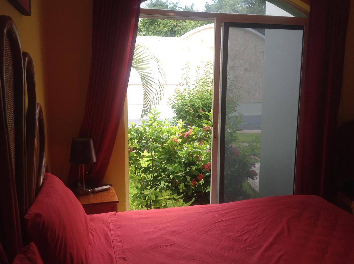 Casa Pili Bed & Breakfast Плая дел Кармен Екстериор снимка