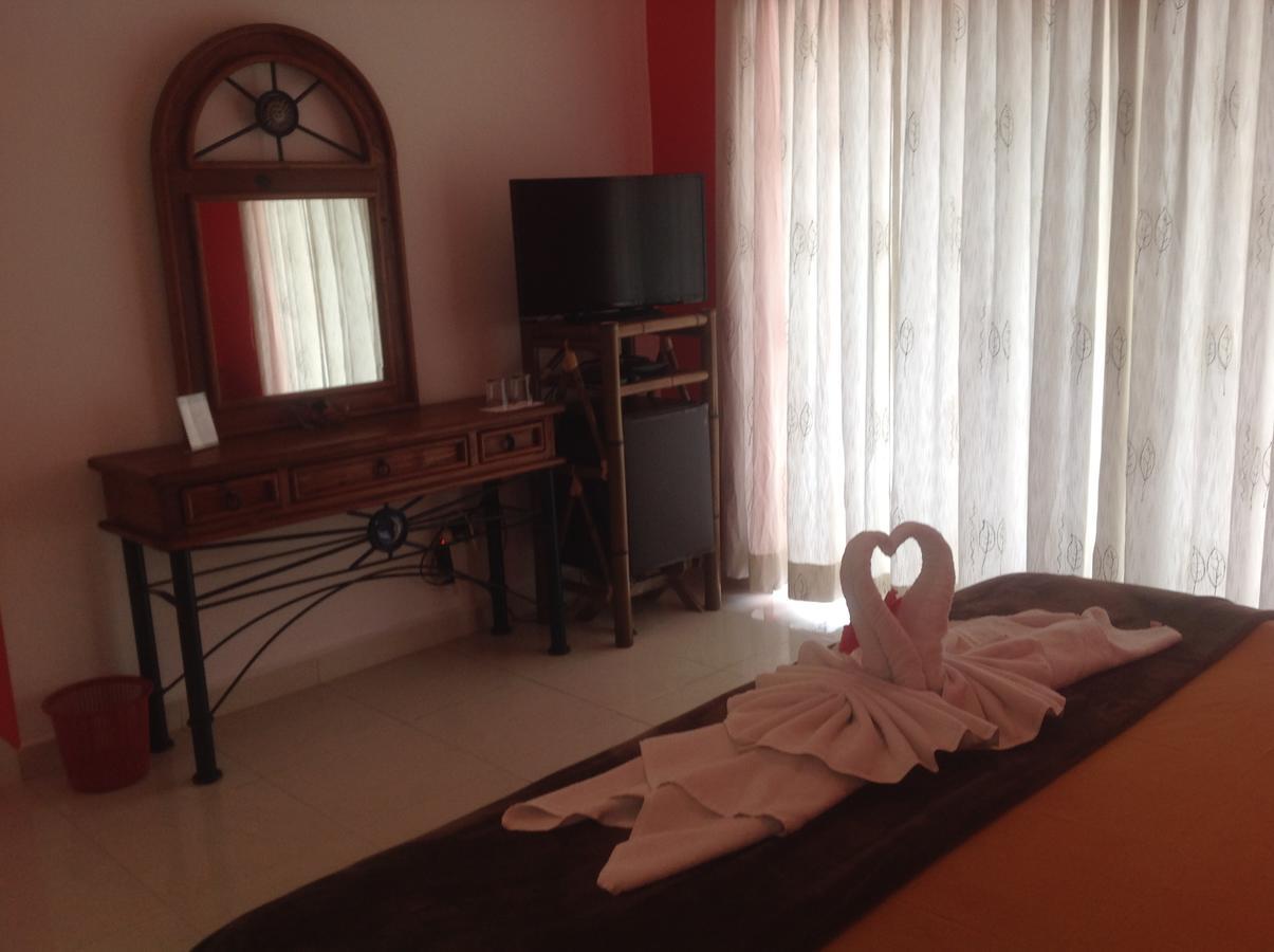 Casa Pili Bed & Breakfast Плая дел Кармен Екстериор снимка